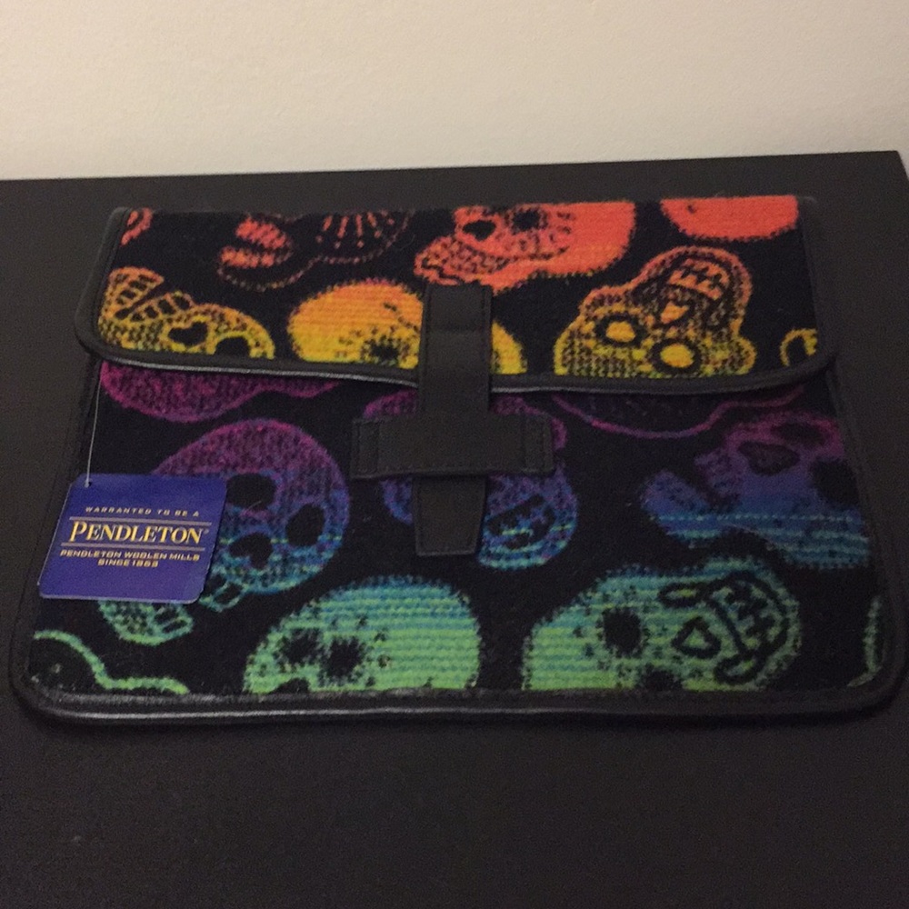 Pendleton skull tablet sleeve